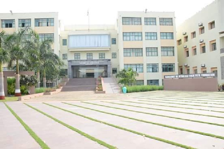 https://cache.careers360.mobi/media/colleges/social-media/media-gallery/7043/2019/5/31/Campus View of Padmashree Dr Vitthalrao Vikhe Patil Foundations College of Physiotherapy Ahmednagar_Campus-View.jpg